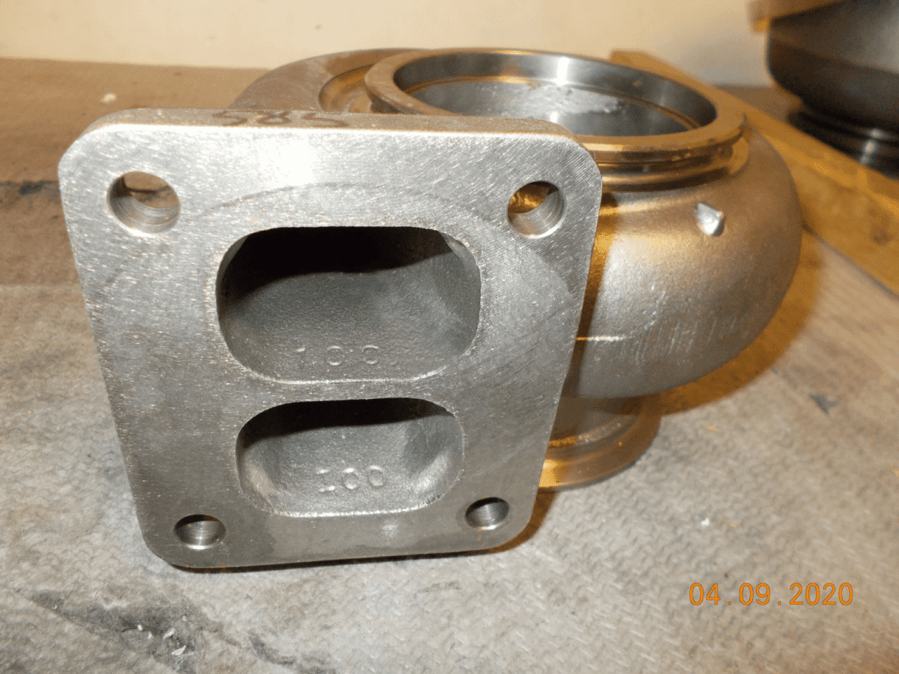 Carbon Steel Turbo Mount For T4 T6 Mid Frame,10AN ORB Drain VS racing Carbon Steel Turbo Mount For T4 T6 Mid Frame,10AN ORB Drain VS racing